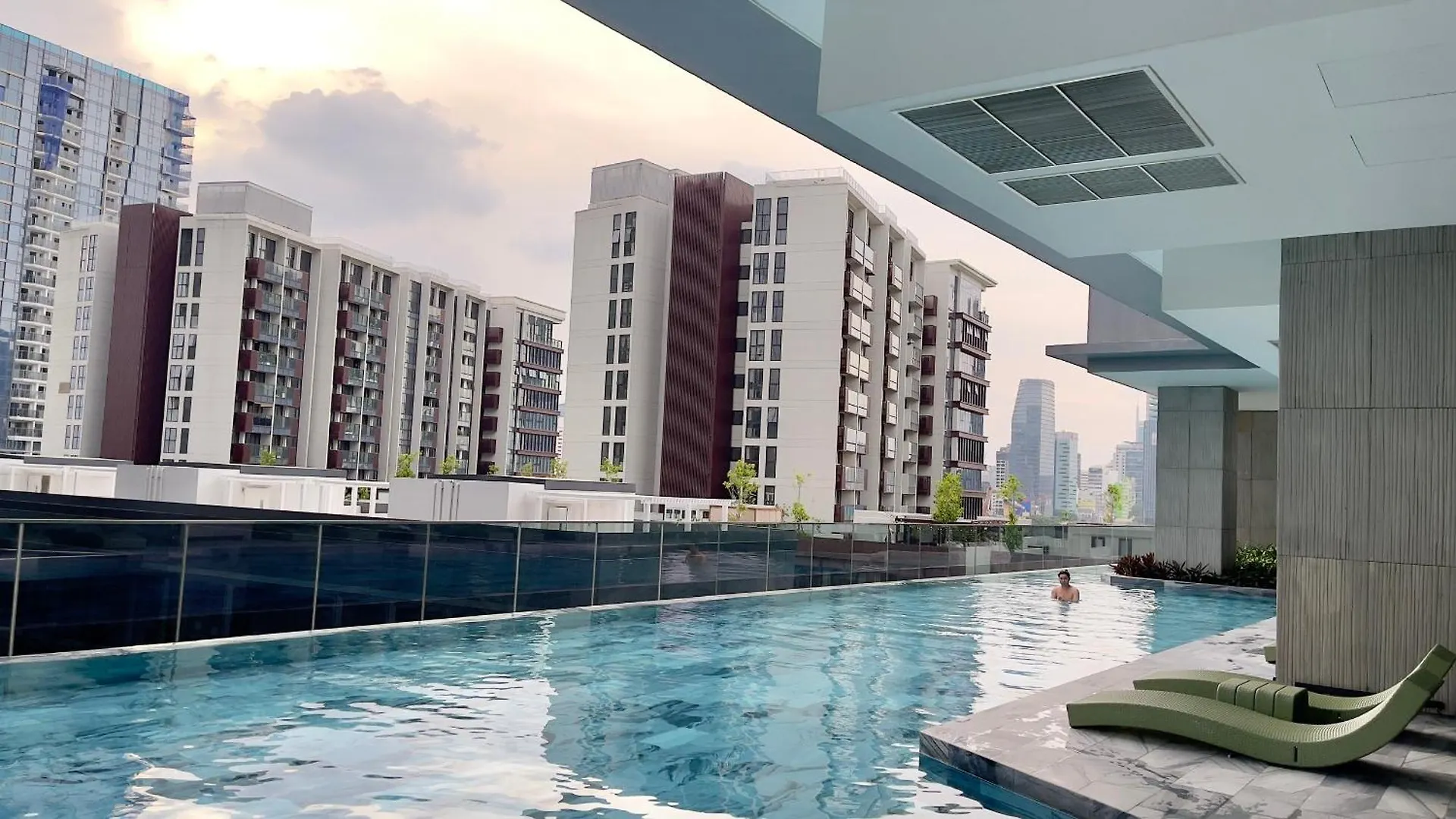 M-H Residence - Crest Metropole Apartments Two Bedrooms With Pool Ho Chi Minh City